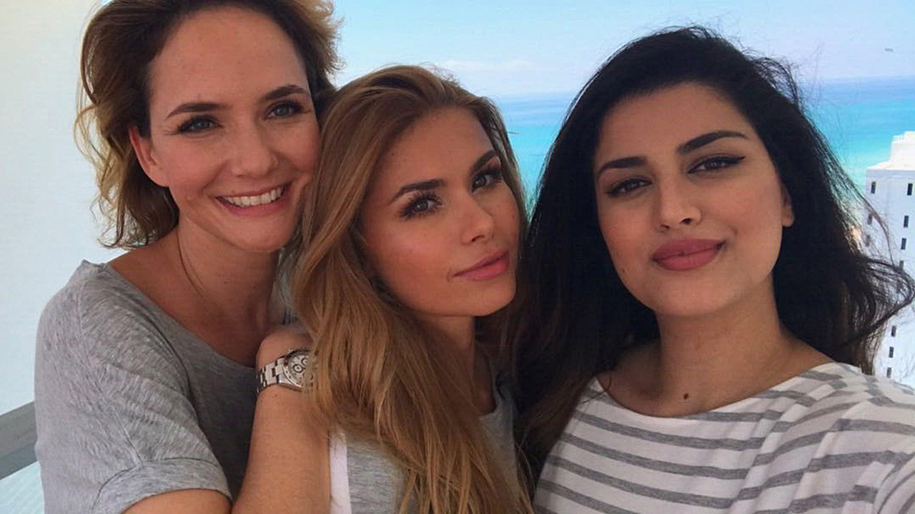 Judith Dommermuth, Pamela Reif und Miss BAMBI Rumi genießen ihre gemeinsame Zeit im Miami