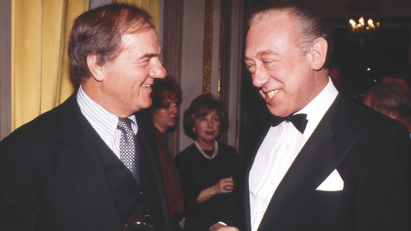 Verstanden sich prächtig: BAMBI-Sieger Karl Malden und sein deutscher Schauspiel-Kollege Horst Tappert (rechts).