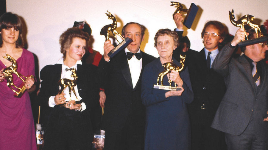 Gruppenbild mit BAMBI (v.l.): Barbara Dickmann, Hanna Schygulla, Dieter Hallervorden, Astrid Lindgren, Peter Gerlach und Robert Stromberger.